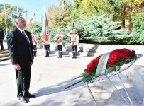 President Ilham Aliyev visits tomb of Unknown Soldier in Sofia (PHOTO)