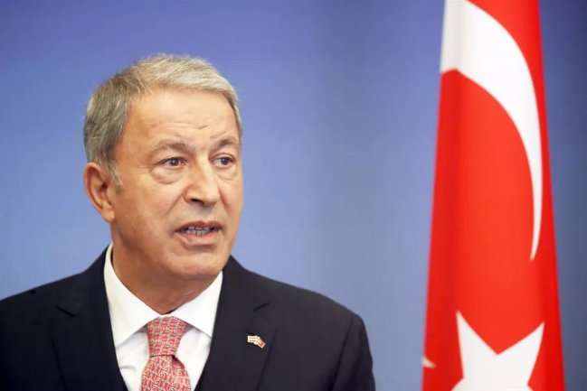 Министр обороны Турции направился на границу с Ираком