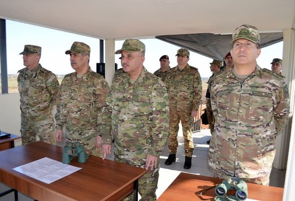 Azerbaijani defense minister checks combat readiness of military units in southern districts (PHOTO/VIDEO)