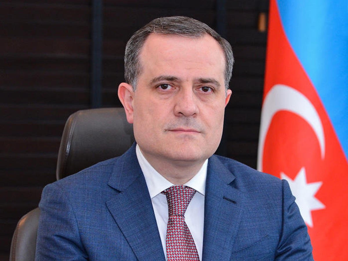 Azerbaijani FM congratulates people of Azerbaijan on Day of State Flag