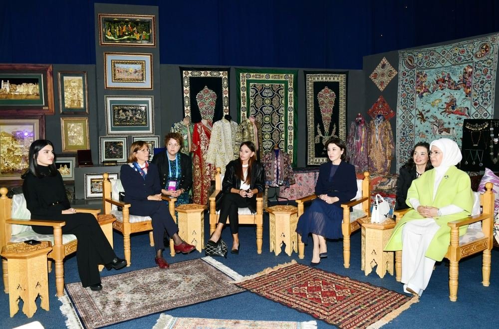 First Lady of Azerbaijan Mehriban Aliyeva gets acquainted with 'Mirage of Time' exhibition in Samarkand (PHOTO)