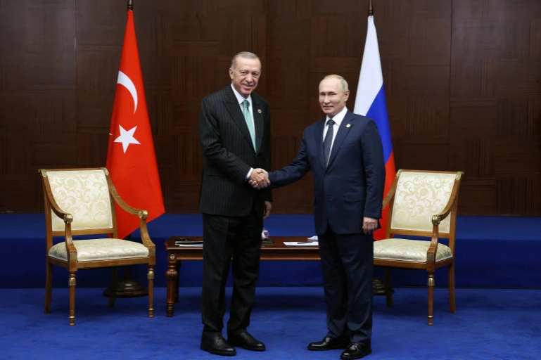 Turkish, Russian presidents hold phone talks