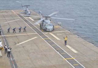 Вертолеты впервые приземлились на борту флагмана ВМС Турции - Anadolu