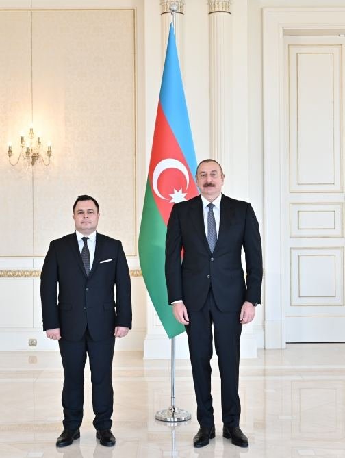 President Ilham Aliyev receives credentials of Moldova's new ambassador