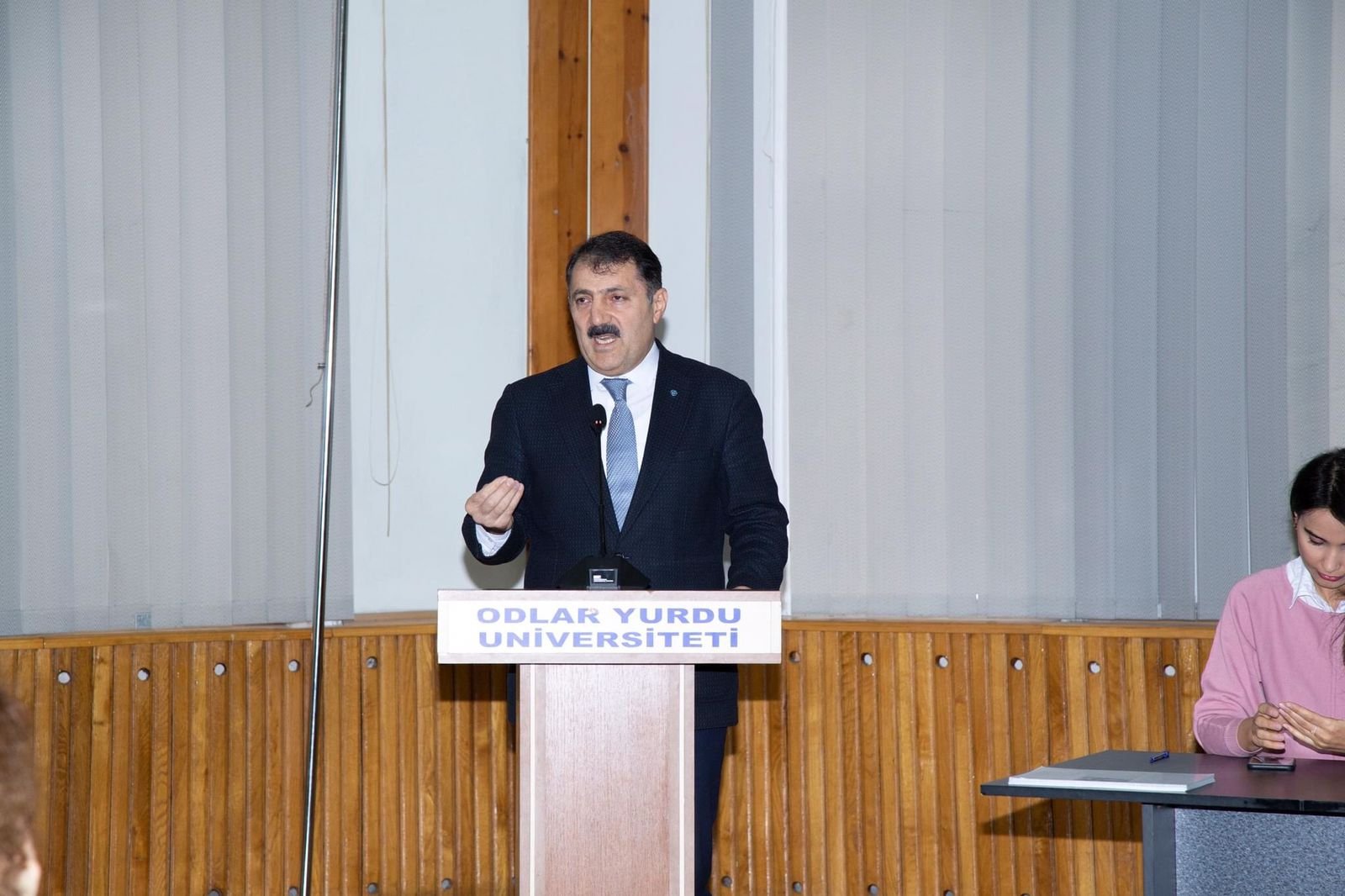 Odlar Yurdu Universitetində Qloballaşma Dövründə Milli-Mənəvi Dəyərlərin Qorunması adlı tədbir keçirilib