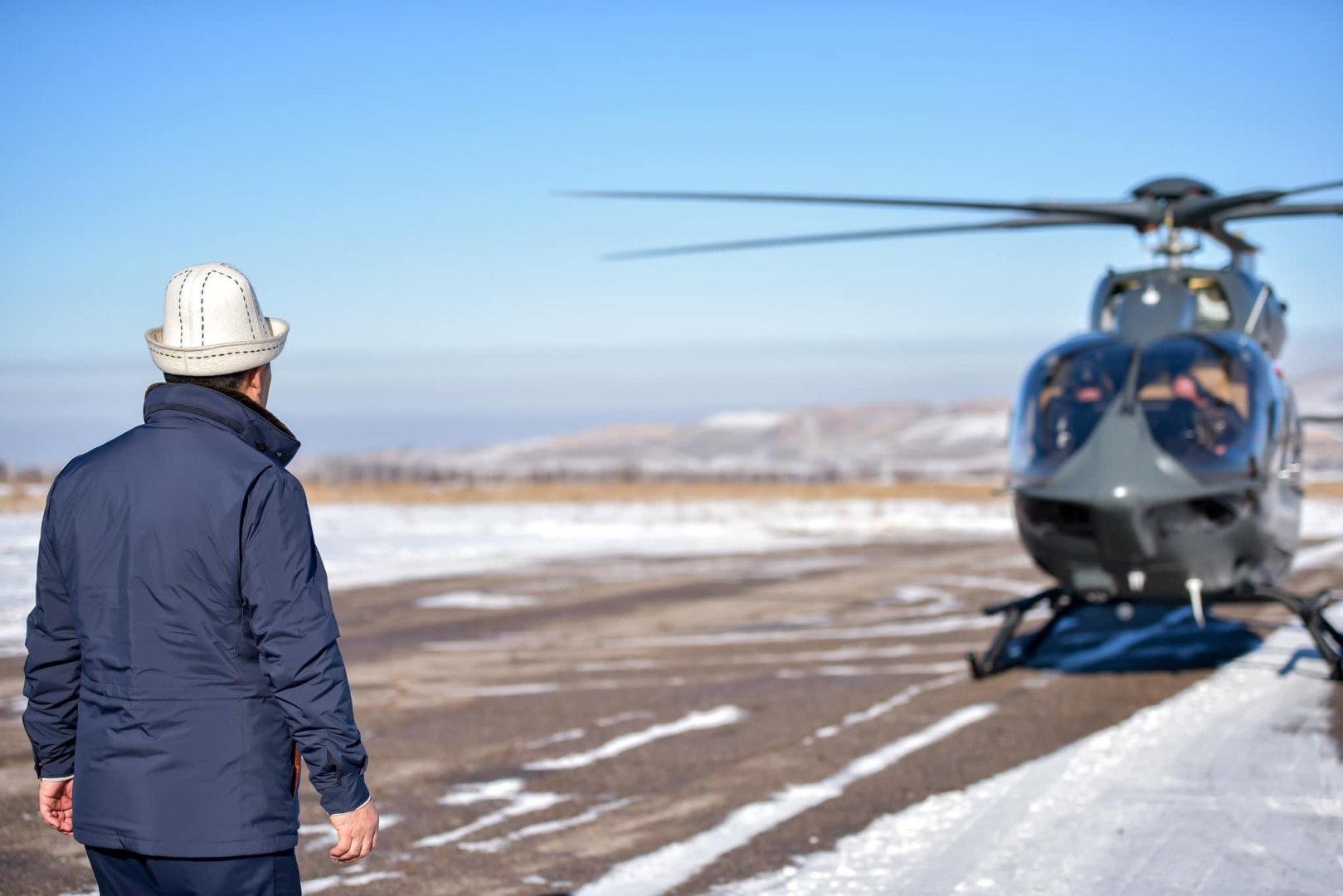 Кыргызстан экинчи жаңы Airbus H145 тик учагын сатып алды. Президент сыноодон өткөрдү