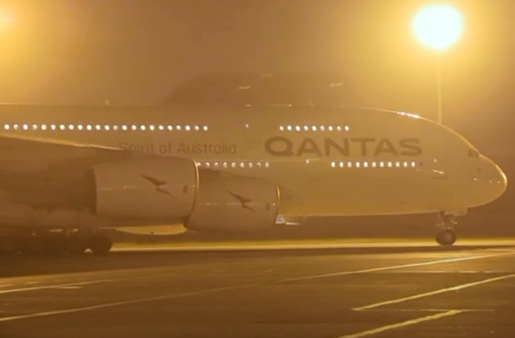 Sinqapur-London reysi üzrə Bakıya daha bir "Airbus 380" təyyarəsi gəldi