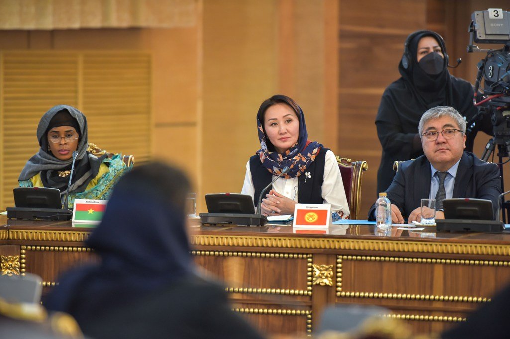 Первая леди КР приняла участие во встрече президента Ирана с участниками Конгресса влиятельных женщин в науке и культуре