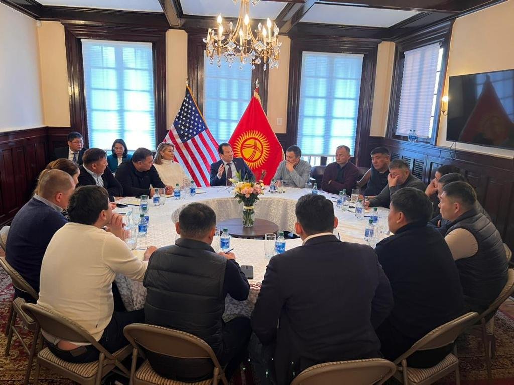 Посол в США Бакыт Аманбаев встретился с группой бизнесменов из Кыргызстана