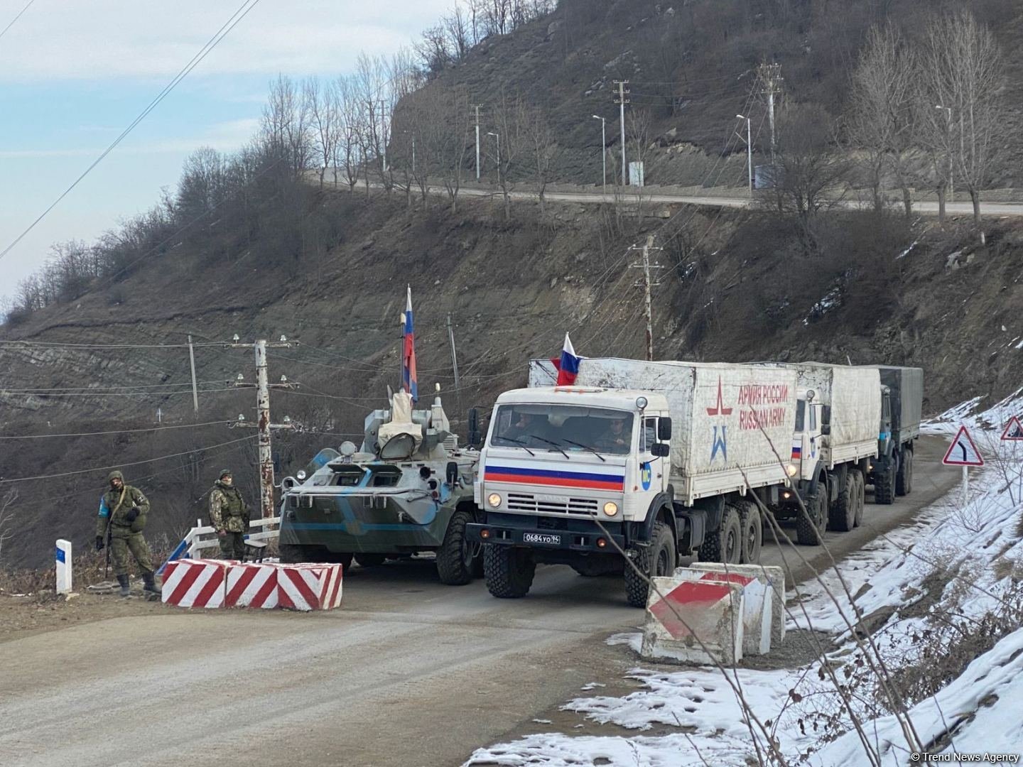 Supply vehicles of Russian peacekeepers drive freely along Azerbaijan's Lachin-Khankendi road
