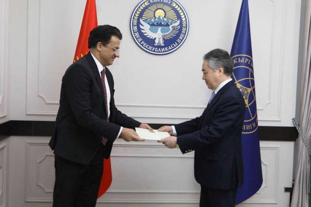Ambassador of Kuwait presents copies of credentials to Kyrgyz FM