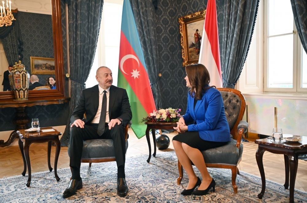 Presidents of Azerbaijan, Hungary hold on-on-one meeting