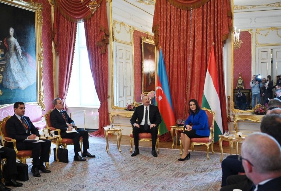 Presidents of Azerbaijan, Hungary hold meeting in expanded format