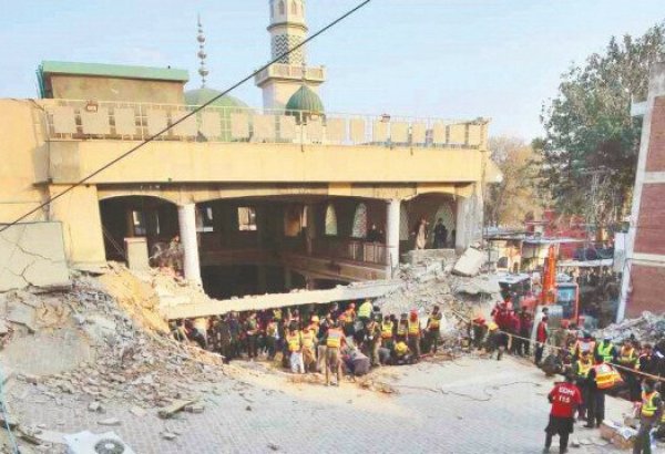 Peşaver'de camiye bombalı saldırı: 72 ölü 150 yaralı