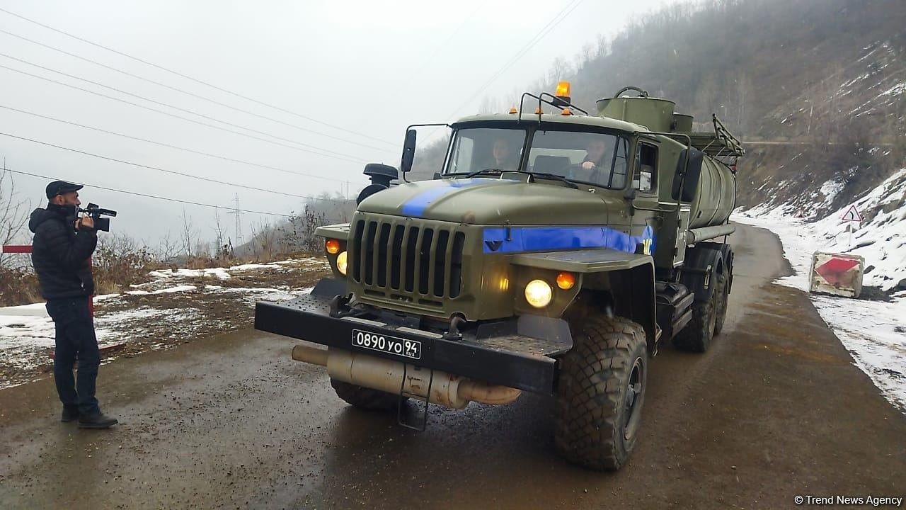 Rusiya sülhməramlılarına aid daha 3 təminat avtomobili Laçın yolundan keçib