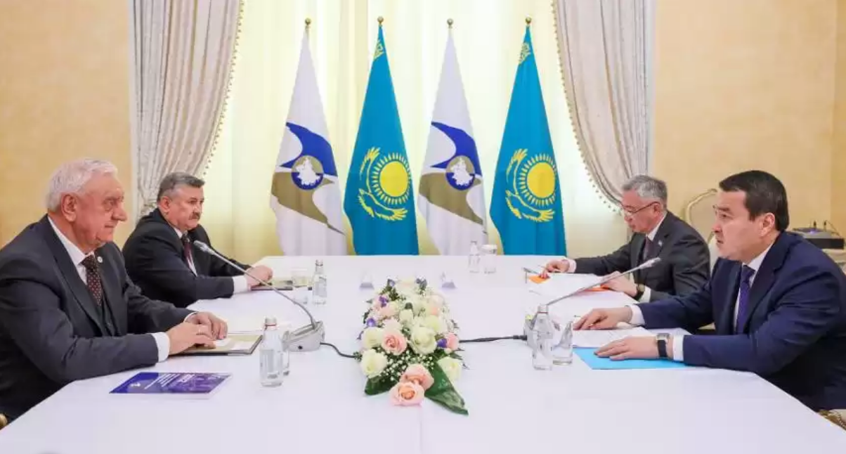 Kazakh PM meets with Chairman of EEC Board