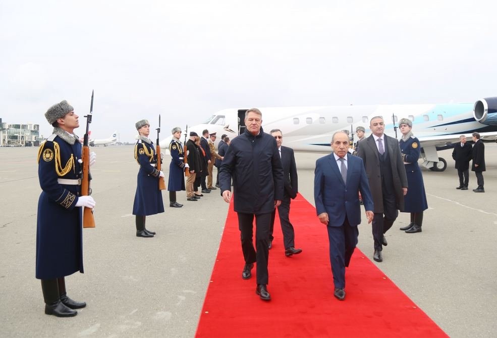 Romanian President arrives in Azerbaijan on an official visit