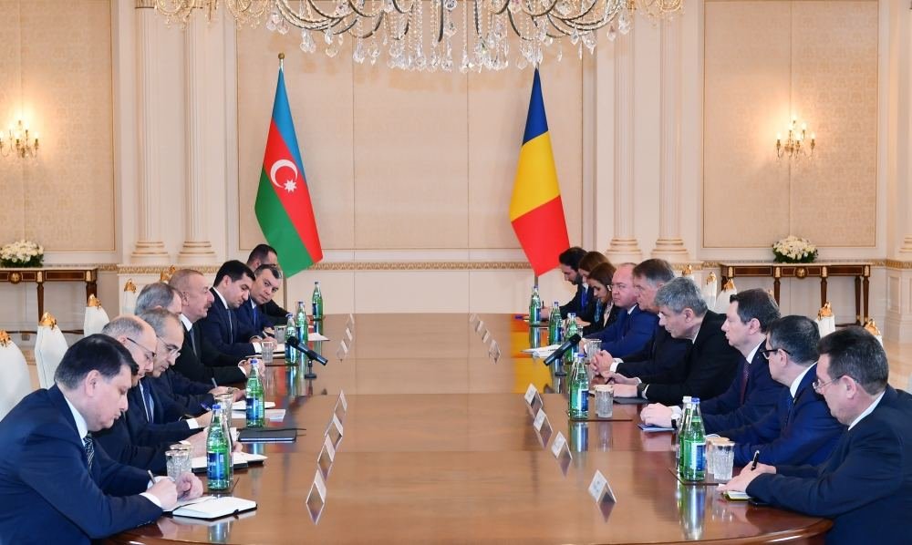 Presidents of Azerbaijan and Romania hold expanded meeting (PHOTO)