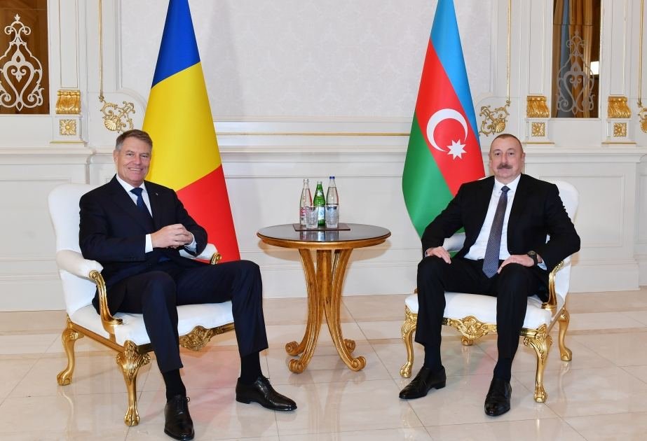 President Ilham Aliyev holds one-on-one meeting with President of Romania