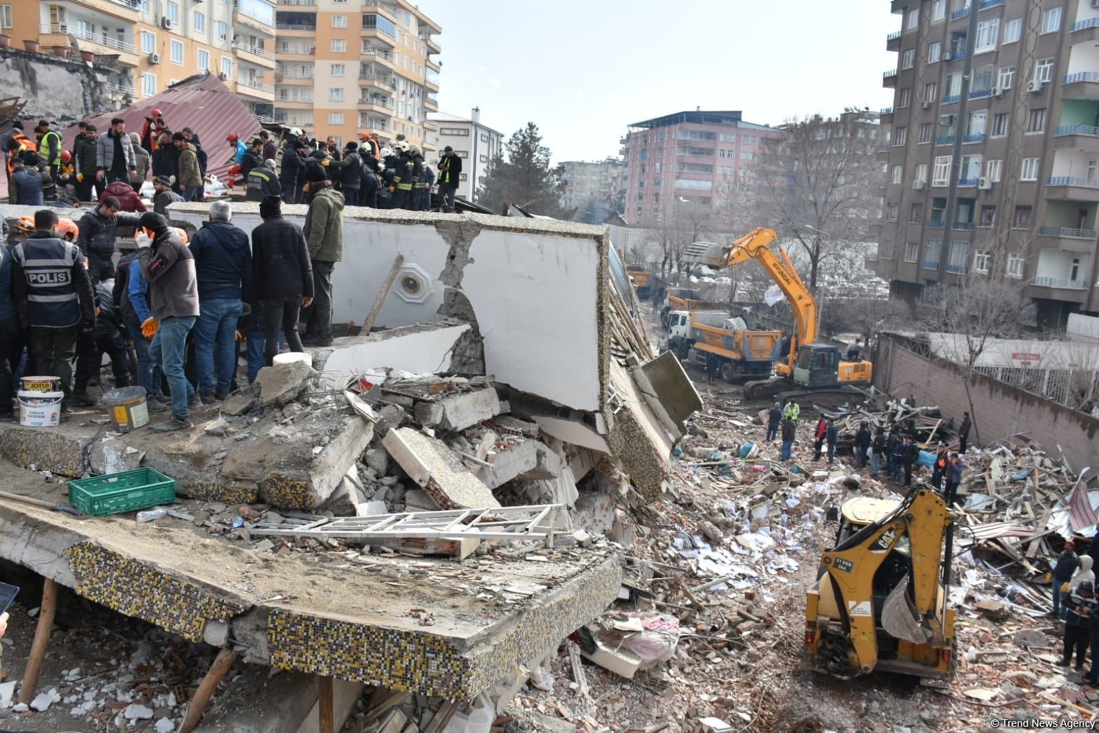 В 10 провинциях Турции  из-за землетрясения объявлен режим ЧП сроком на 3 месяца