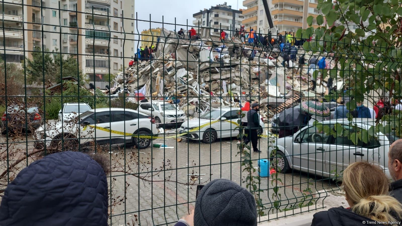 В результате землетрясения в Турции 284 человека погибли, 2383 ранены