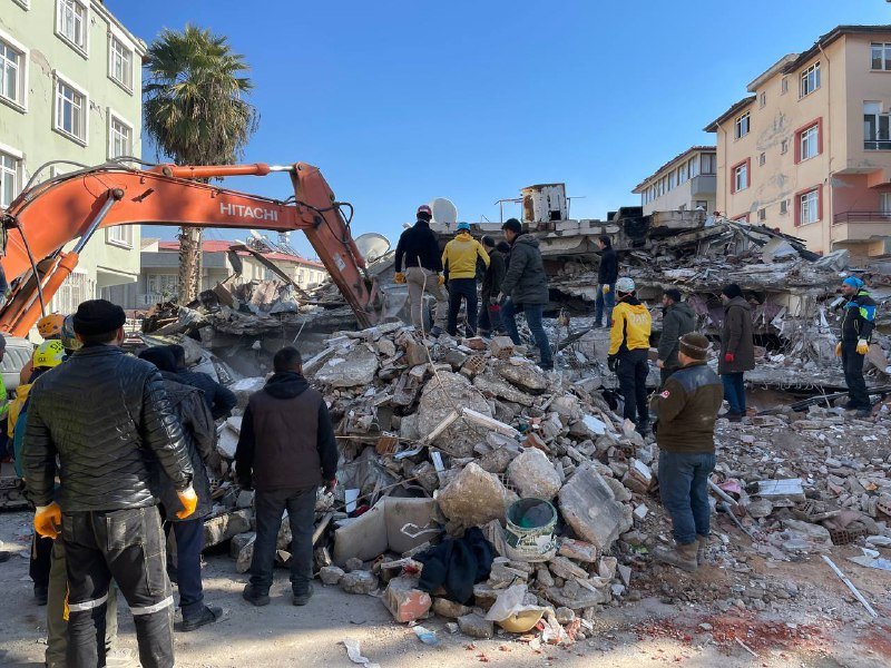 Число погибших в результате землетрясения в Турции достигло 14 014 человек