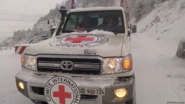 По Лачинской дороге проехали четыре автомашины Красного Креста