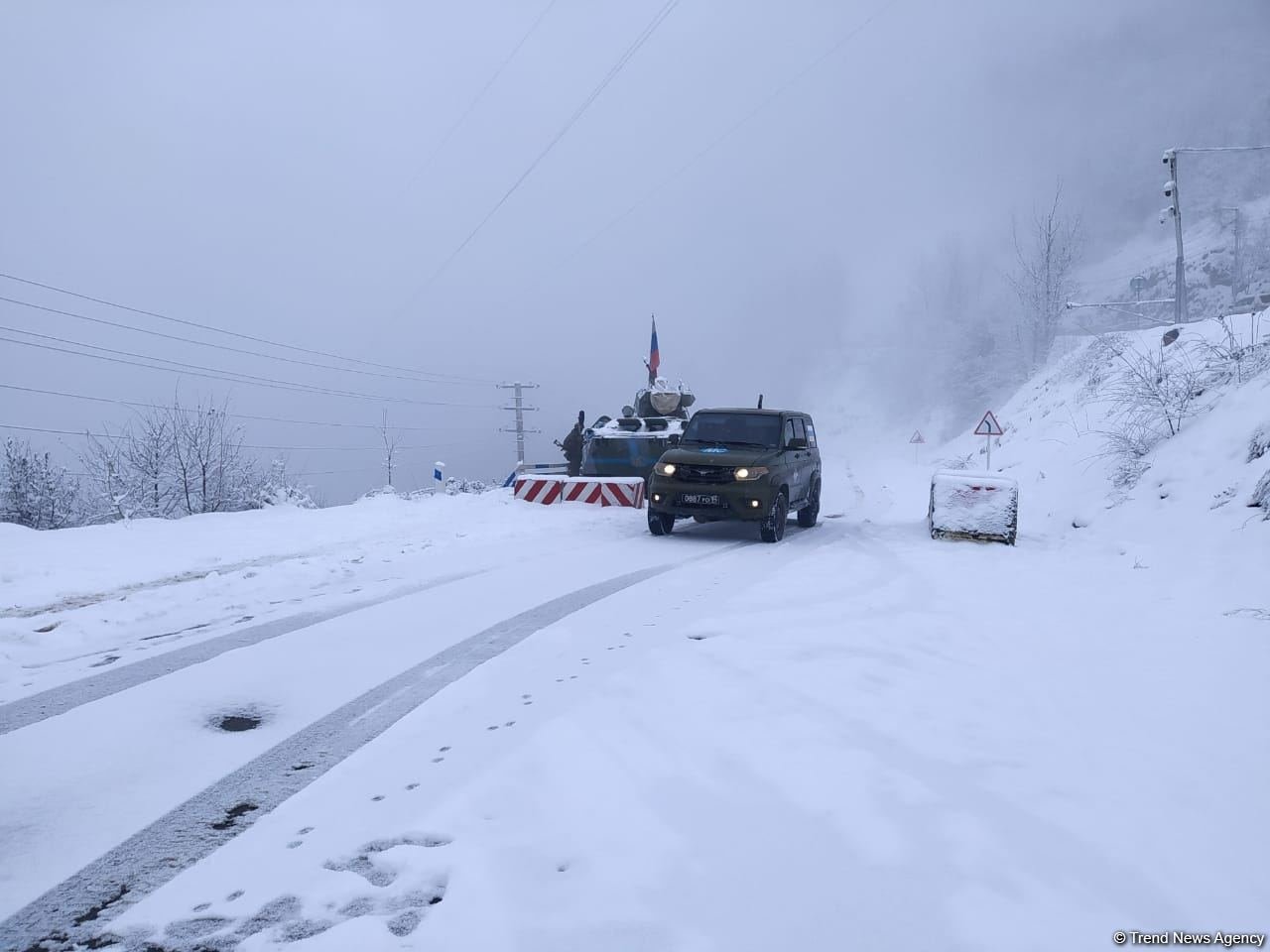 По Лачинской дороге беспрепятственно проехали две автомашины РМК