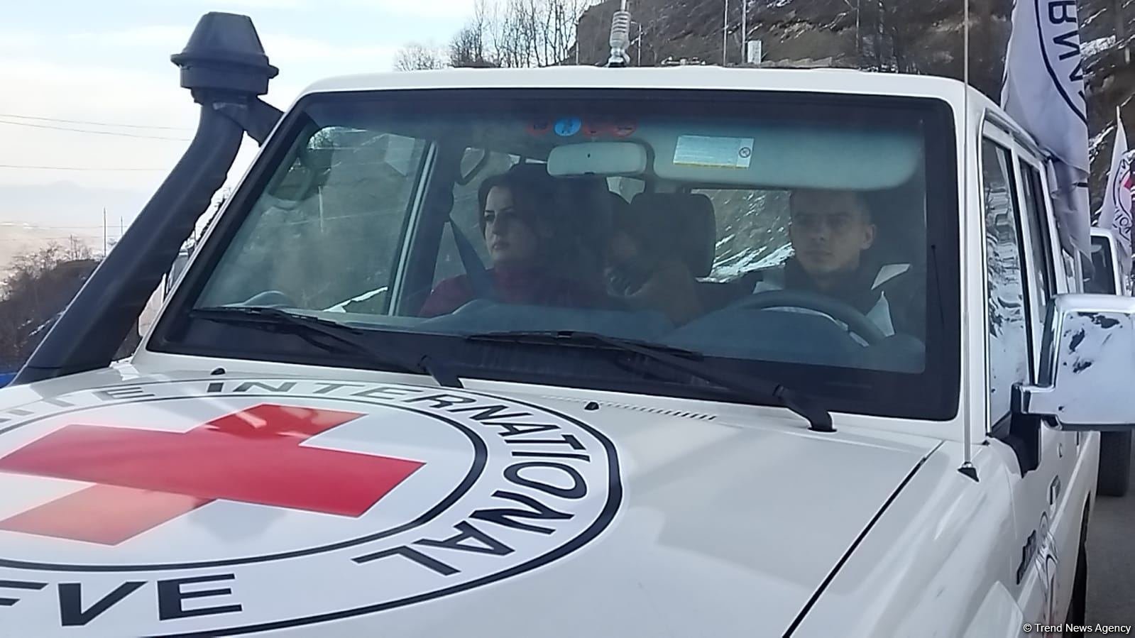 По Лачинской дороге беспрепятственно проехала автоколонна Красного Креста
