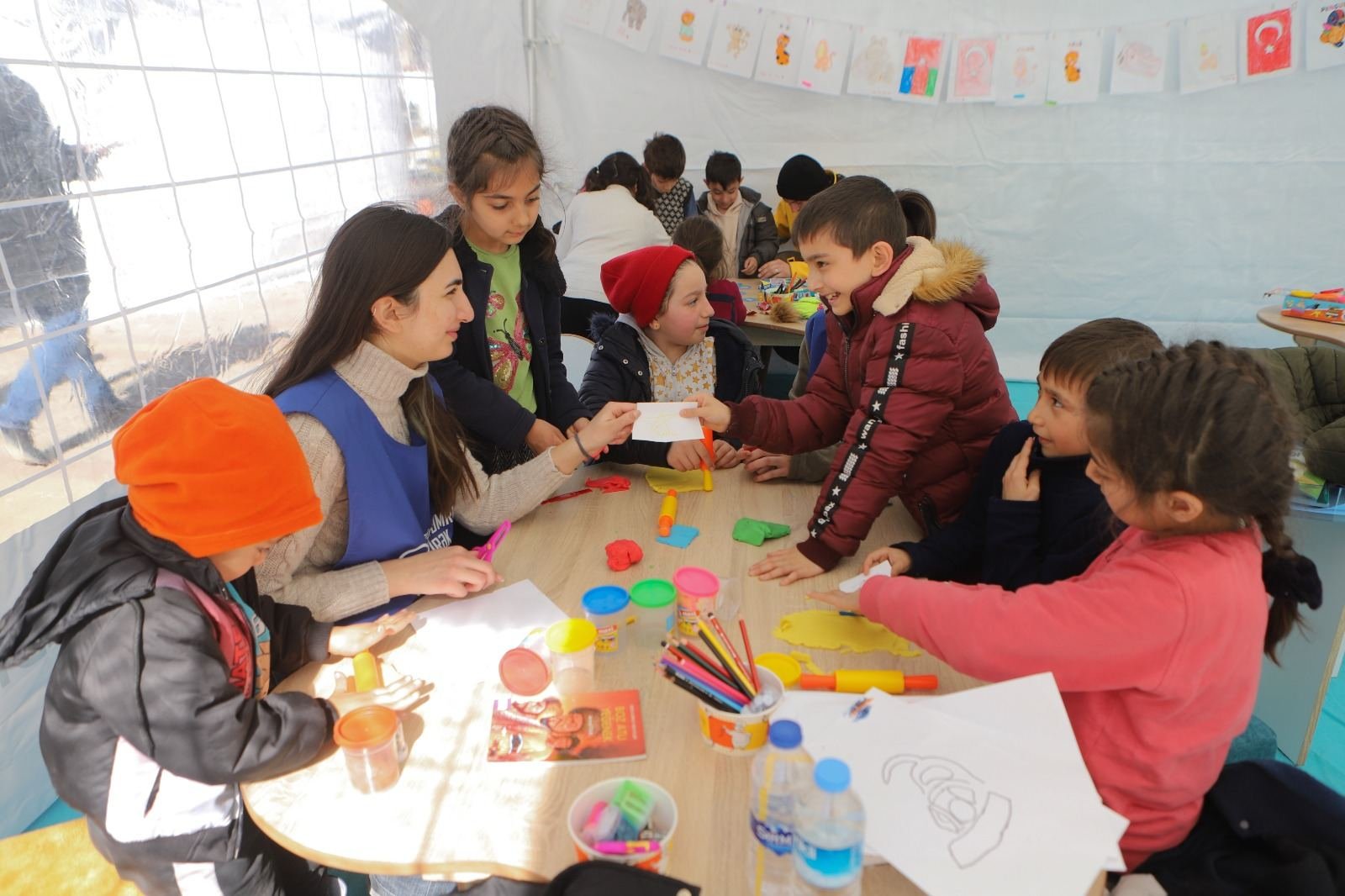 Азербайджанские волонтеры продолжают свою гуманитарную миссию в Турции