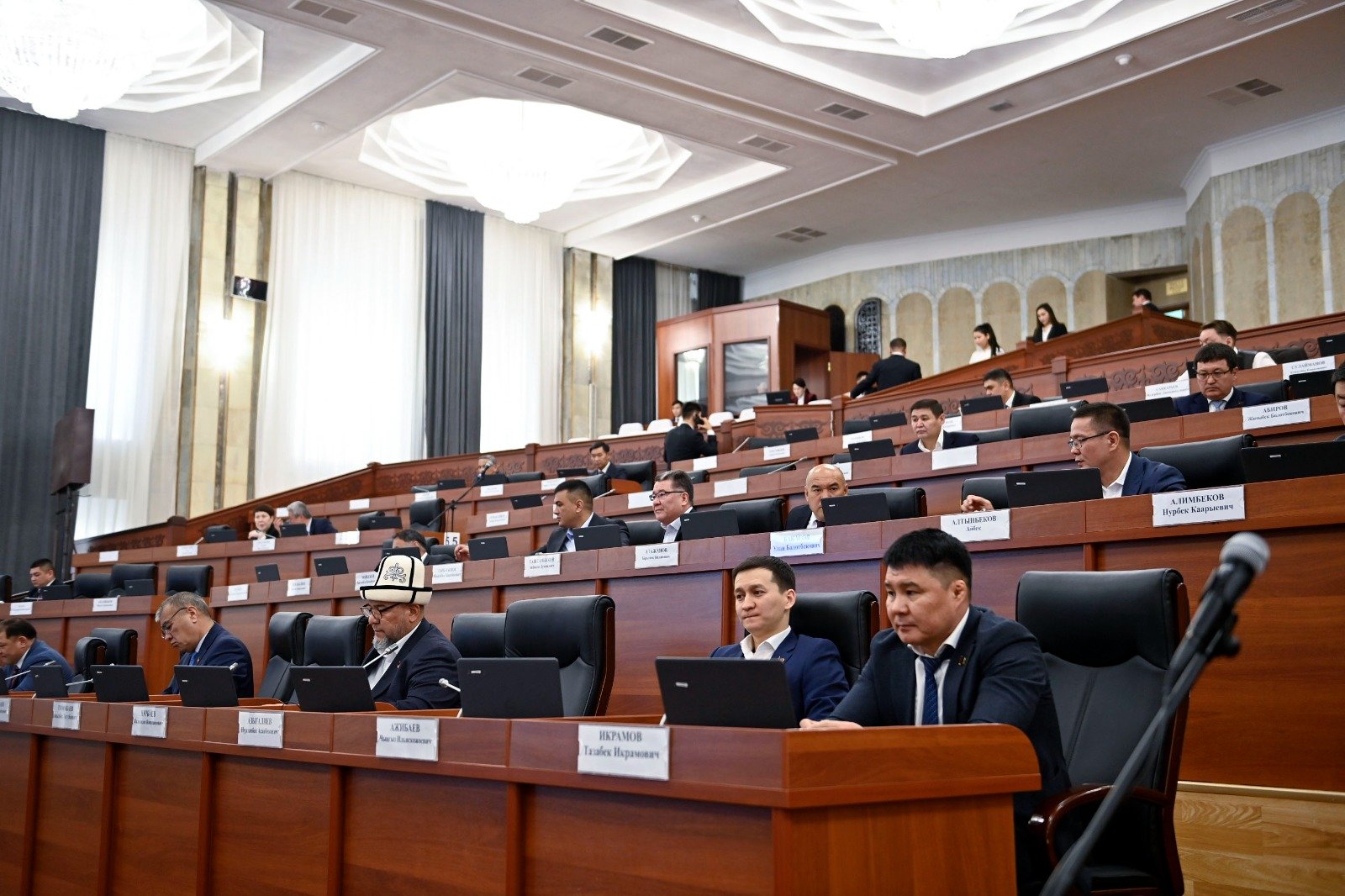 Парламентская делегация вылетела с официальным визитом в Корею (состав)