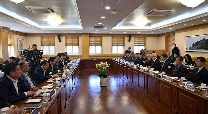 Жогорку Кеңештин делегациясы Кореянын Кемёнг университетине барды