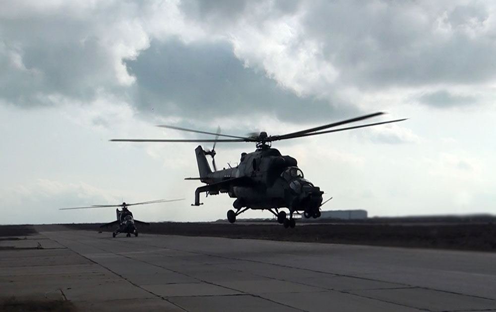Hərbi Hava Qüvvələrinin helikopter bölmələri təlim-məşq uçuşları keçirib