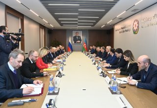 Azerbaijani, Russian FMs hold meeting in expanded format