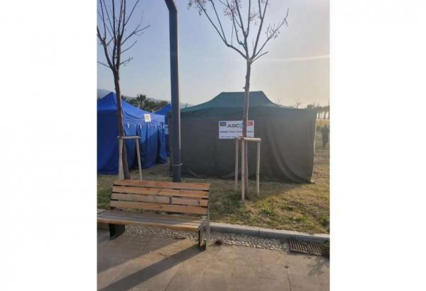 ASCO-nun Türkiyənin zəlzələ bölgəsinə göndərdiyi çadırlar quraşdırılıb