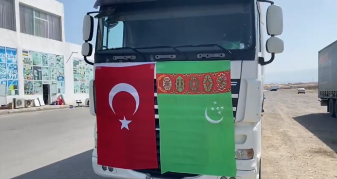 Türkmenistandan Türkiýä 8.6 tonna ynsanperwer ýüki iberildi