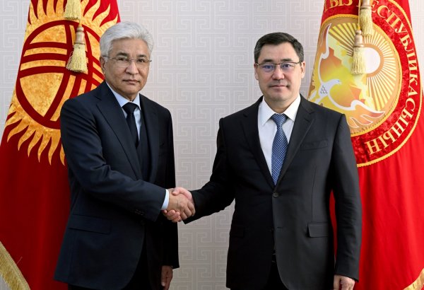 Kırgızistan Cumhurbaşkanı Caparov, KGAÖ Genel Sekreteri Tasmagambetov'u kabul etti