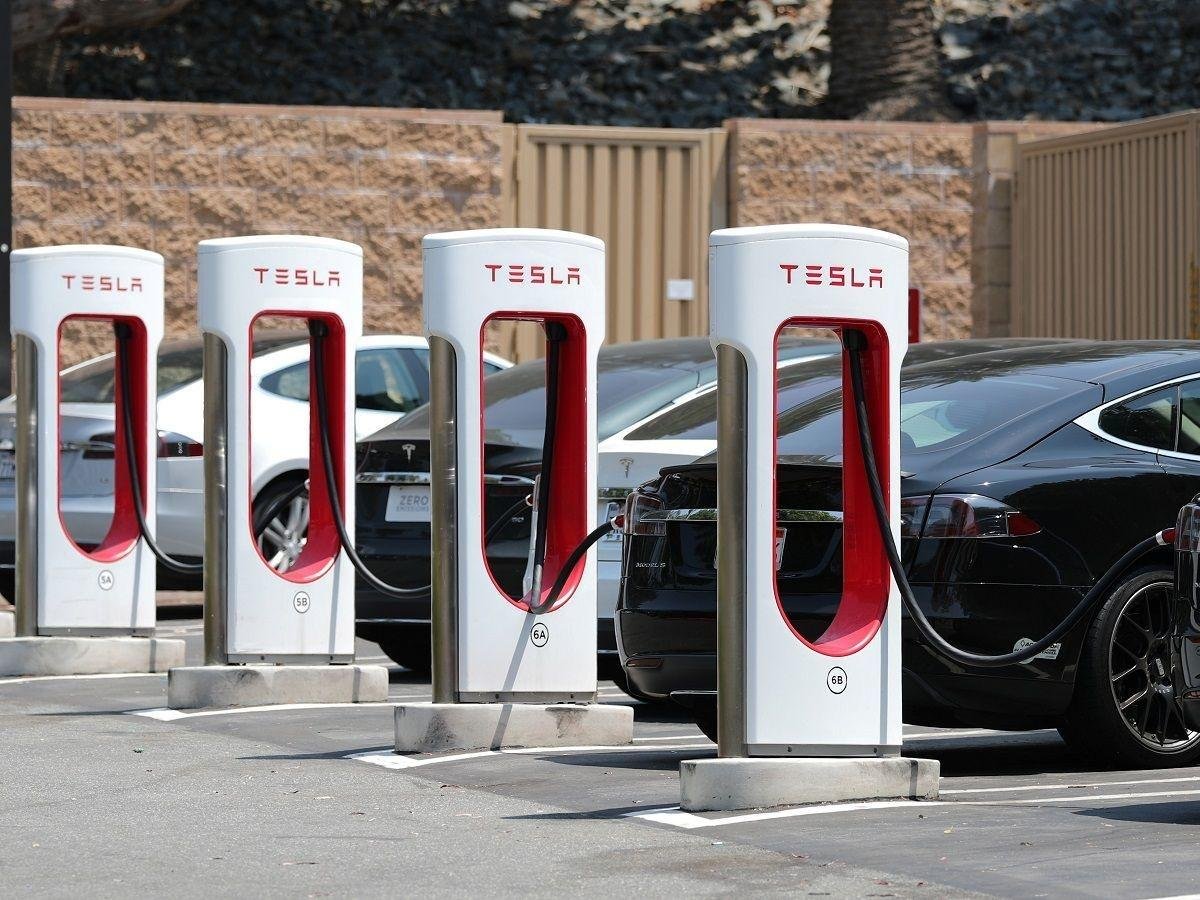 Tesla Türkiyədə enerji doldurma stansiyaları yaratmaq üçün lisenziya alıb