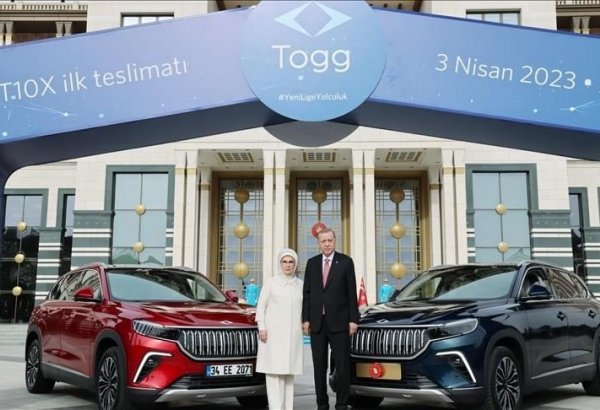 President Erdogan officially becomes 1st owner of Türkiye's Togg car