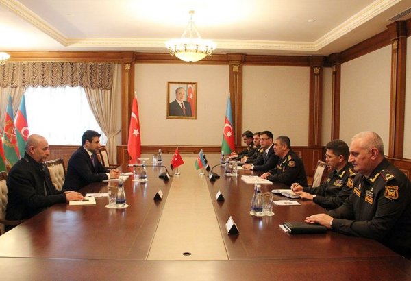 Azerbaijani defense minister meets CTO of Türkiye’s Baykar company