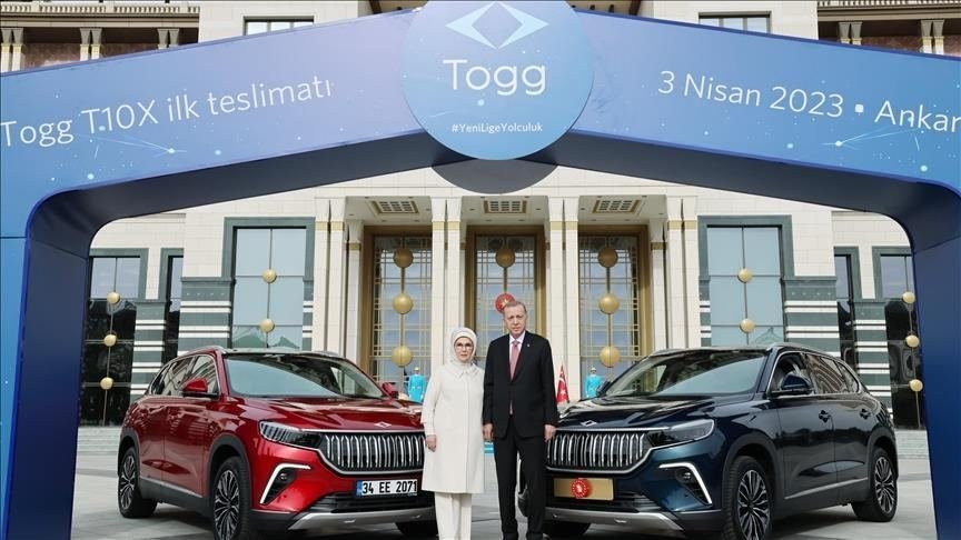 President Erdogan officially becomes 1st owner of Türkiye's Togg car