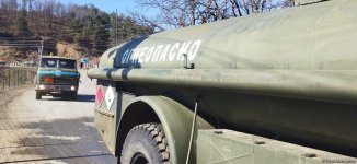 Vehicles of Russian peacekeepers move freely along Azerbaijani Lachin-Khankendi road