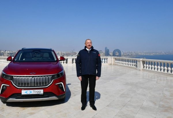 Togg, Azerbaycan Cumhurbaşkanı İlham Aliyev'e teslim edildi