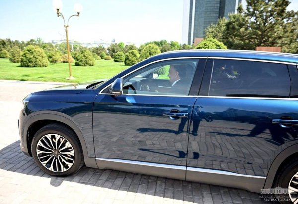Uzbek president tests Turkish Togg electric car
