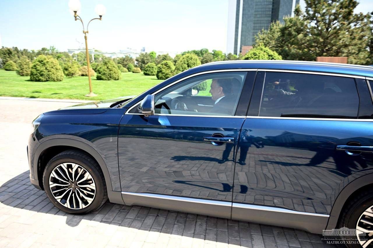 Uzbek president tests Turkish Togg electric car