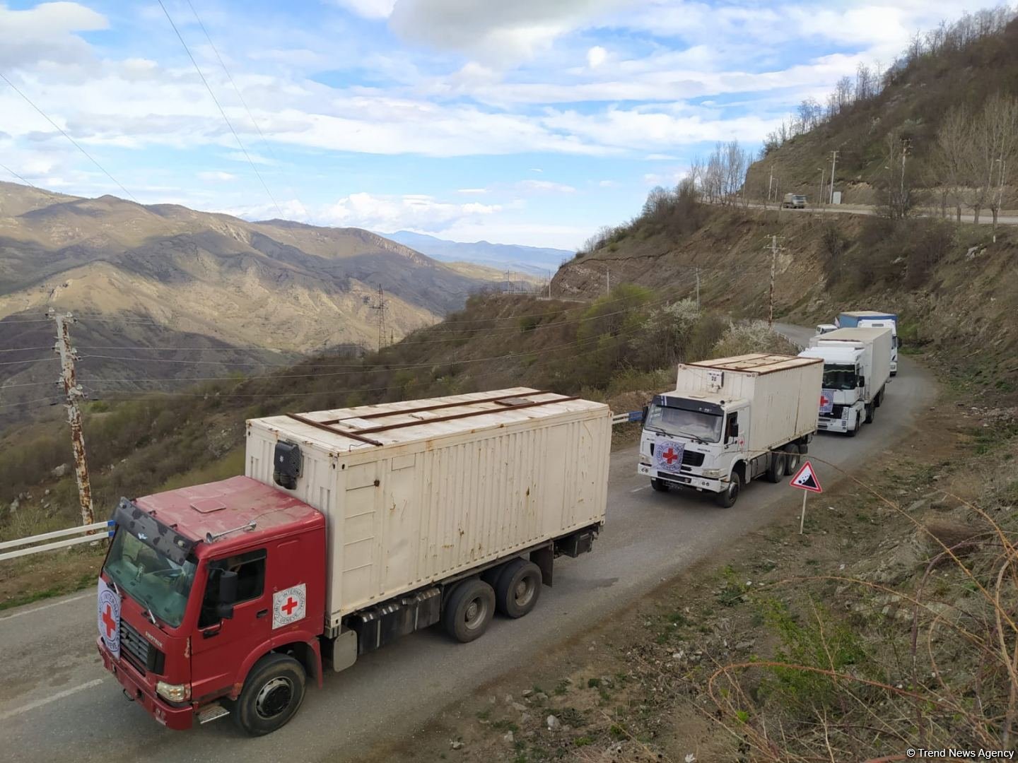 ICRC convoy moves freely along Azerbaijan's Lachin-Khankendi road