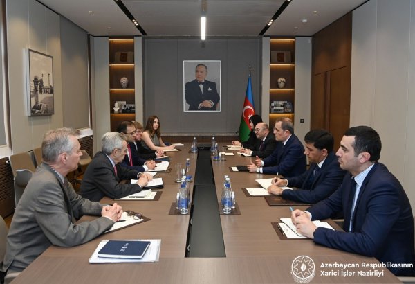 Джейхун Байрамов встретился с делегацией "Центра Каспийской политики" США