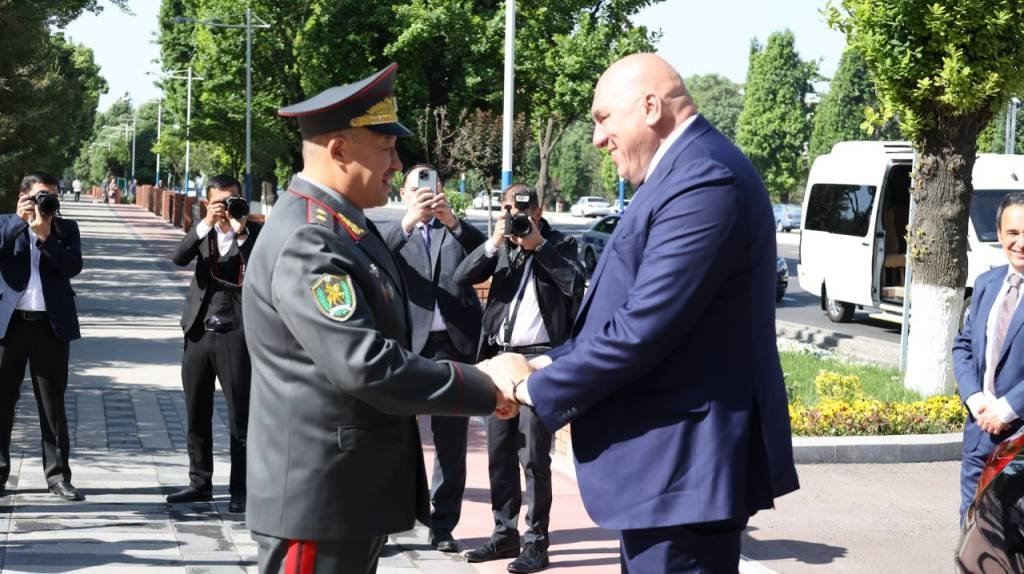 Uzbekistan’s Defense Minister receives the Minister of Defense of Italy