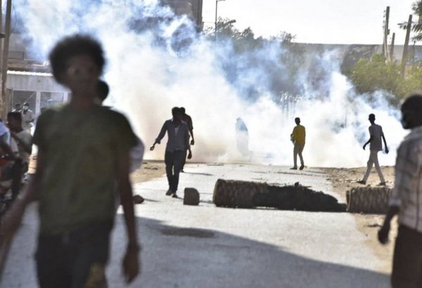 Sudanda bazara top mərmisinin düşməsi nəticəsində 30-dan çox insan ölüb
