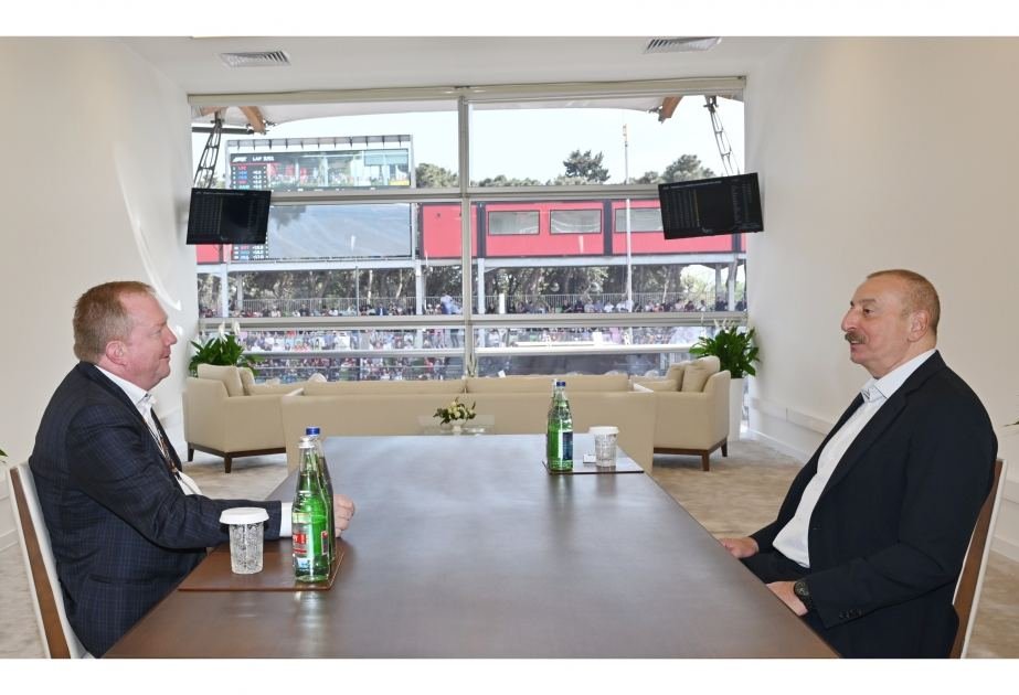 President Ilham Aliyev receives executive vice president of Boeing